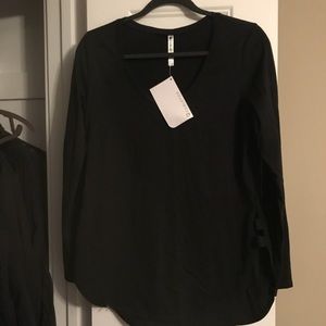 Fabletics high low long sleeve tee in black